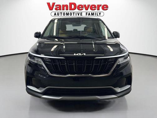 Aurora Black Pearl 2024 Kia Carnival LX