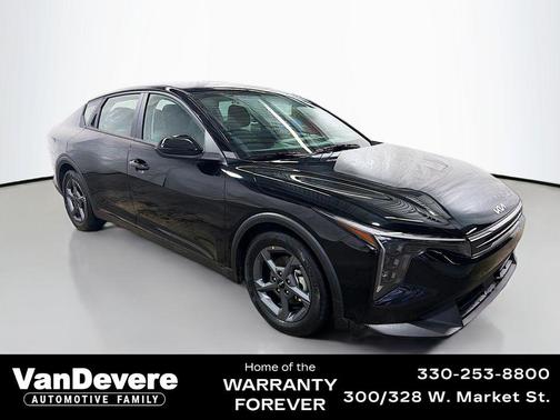 Aurora Black Pearl 2025 Kia K4 LXS