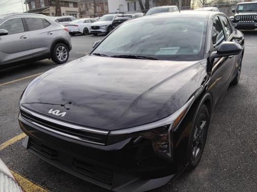 Aurora Black Pearl 2025 Kia K4 LXS