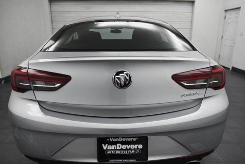 2019 Buick Regal Sportback FWD Essence