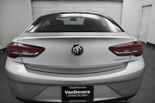 2019 Buick Regal Sportback FWD Essence