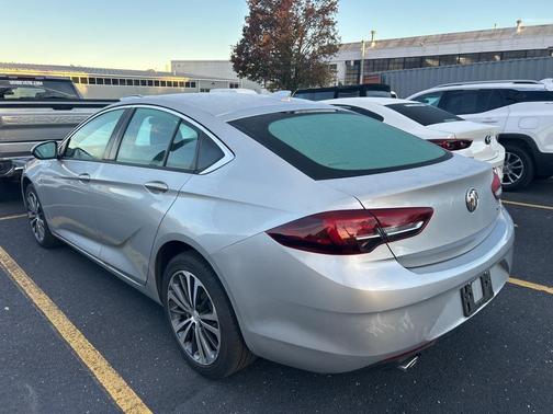 2019 Buick Regal Sportback FWD Essence