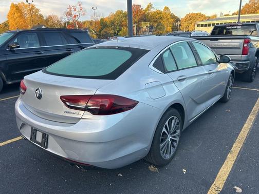 2019 Buick Regal Sportback FWD Essence