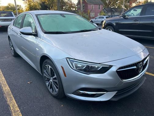 2019 Buick Regal Sportback FWD Essence