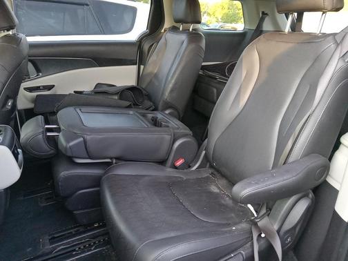 2023 Kia Carnival LX