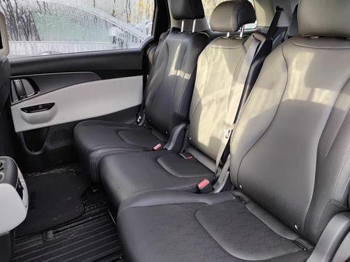 2023 Kia Carnival LX