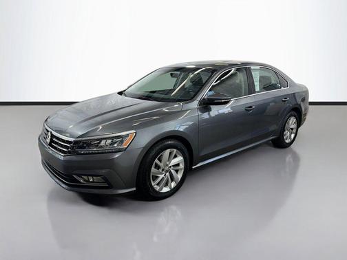 Platinum Gray Metallic 2018 Volkswagen Passat