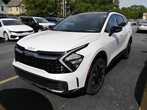Glacial White Pearl 2023 Kia Sportage X-Line