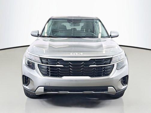 Steel Gray 2024 Kia Seltos LX