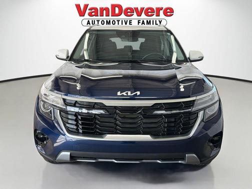 Dark Ocean Blue/White Roof 2024 Kia Seltos S