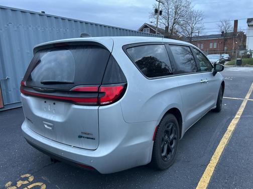 2023 Chrysler Pacifica Hybrid Touring L
