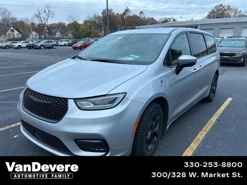 2023 Chrysler Pacifica Hybrid Touring L