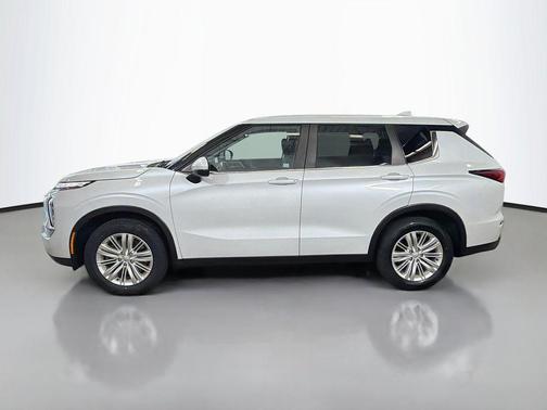 White Diamond 2023 Mitsubishi Outlander ES S-AWC