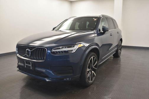 2022 Volvo XC90 T6 Momentum