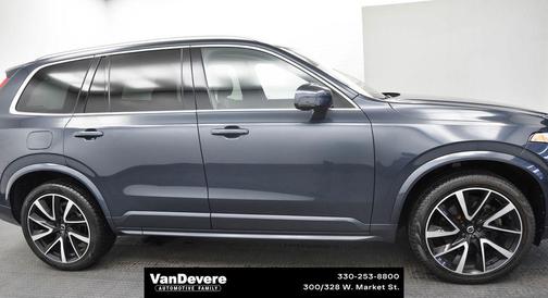 2022 Volvo XC90 T6 Momentum