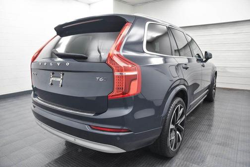 2022 Volvo XC90 T6 Momentum