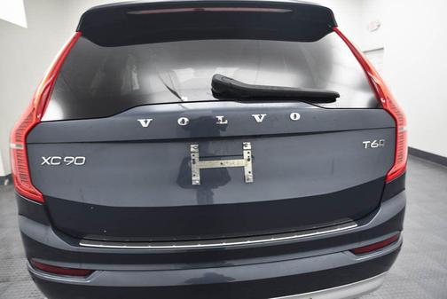 2022 Volvo XC90 T6 Momentum