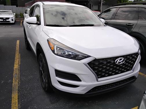 Cream White 2020 Hyundai TUCSON SE