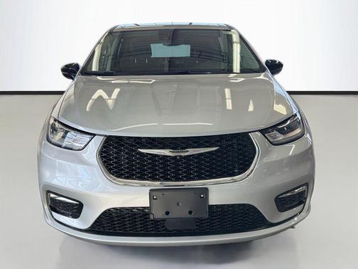 Silver Mist Clearcoat 2024 Chrysler Pacifica Hybrid Select
