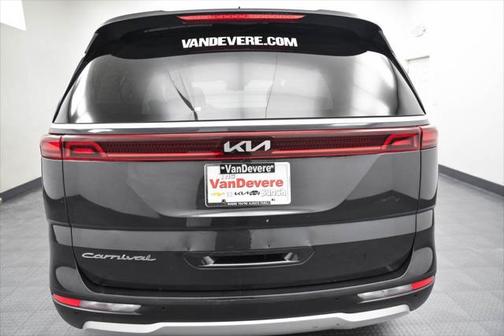 2022 Kia Carnival LX