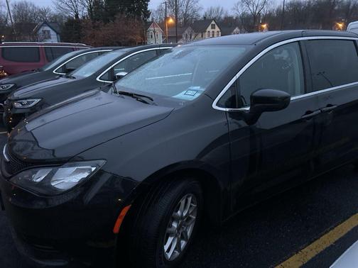 2023 Chrysler Voyager LX