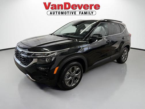 Fusion Black 2024 Kia Seltos S