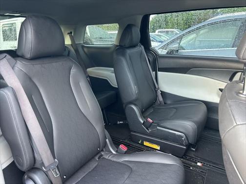 2023 Kia Carnival LX
