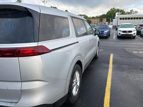 2023 Kia Carnival LX