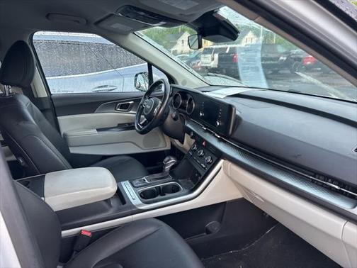 2023 Kia Carnival LX