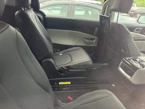 2024 Kia Carnival SX