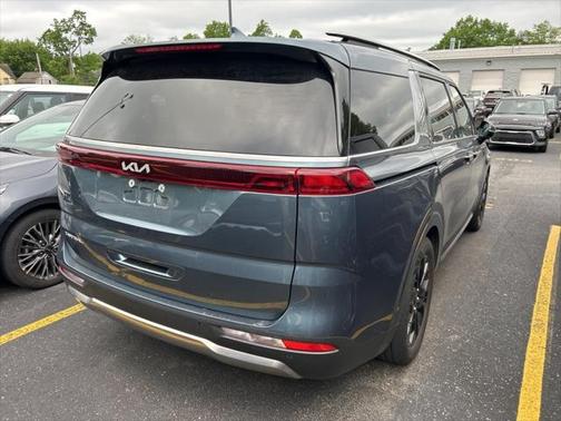 2024 Kia Carnival SX