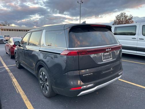 2023 Kia Carnival EX