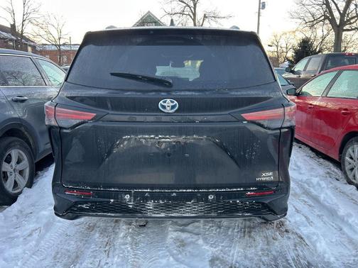 2021 Toyota Sienna XSE 7 Passenger