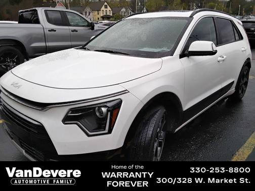 Snow White Pearl 2023 Kia Niro Touring
