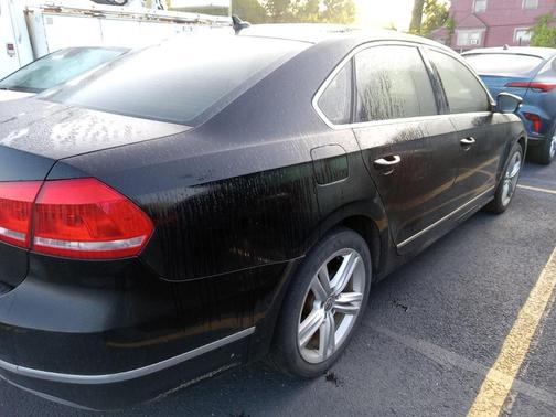 2013 Volkswagen Passat 2.0 TDI SE w/ Sunroof