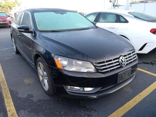 2013 Volkswagen Passat 2.0 TDI SE w/ Sunroof
