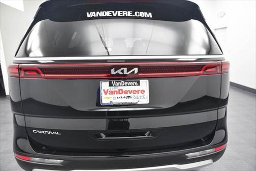 2023 Kia Carnival LX