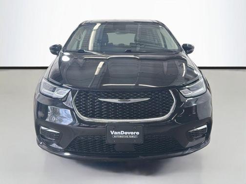 Diamond Black Crystal Pearlcoat 2024 Chrysler Pacifica Hybrid Select