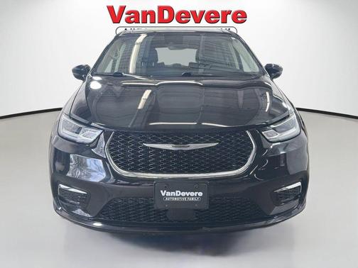 Diamond Black Crystal Pearlcoat 2024 Chrysler Pacifica Hybrid Select