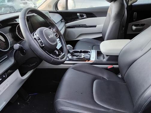 2023 Kia Carnival EX