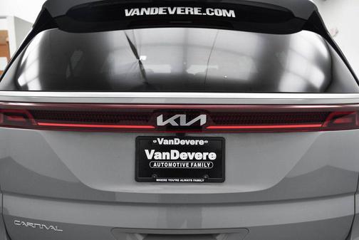 2023 Kia Carnival EX