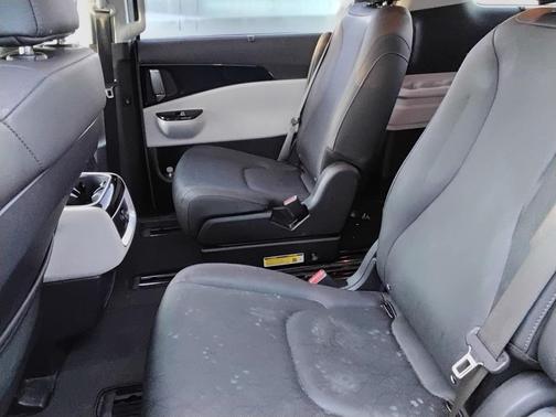 2023 Kia Carnival EX