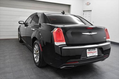 2018 Chrysler 300 Touring