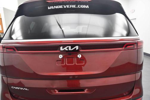 2024 Kia Carnival LX