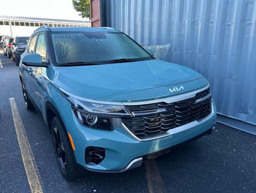 Pluton Blue 2024 Kia Seltos EX