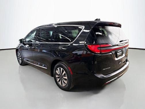 2023 Chrysler Pacifica Hybrid Limited