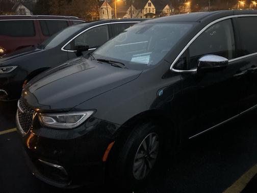2023 Chrysler Pacifica Hybrid Limited