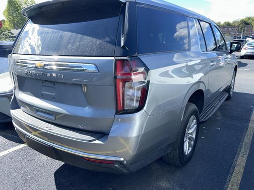 2023 Chevrolet Suburban LT