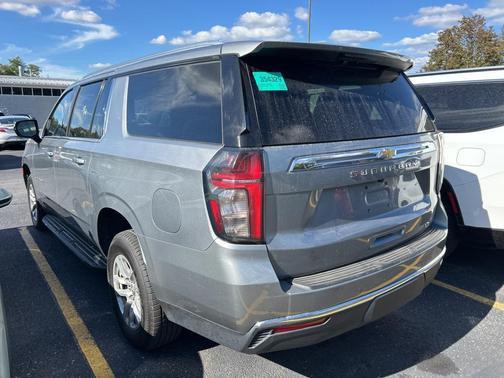 2023 Chevrolet Suburban LT