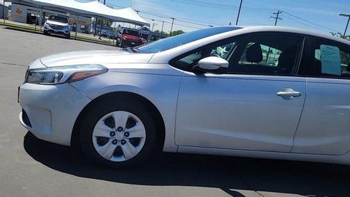 Photo 5 of 31 of 2017 Kia Forte LX